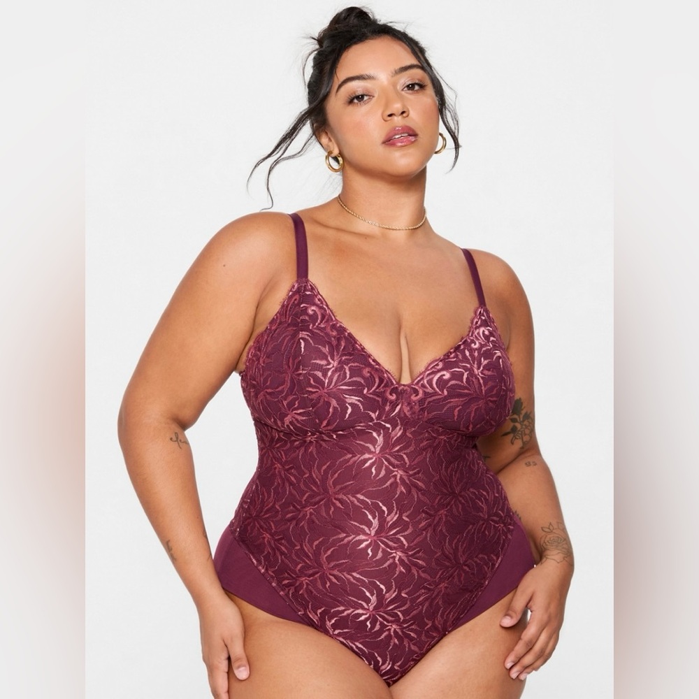 Yitty Smoothing Lace Bodysuit